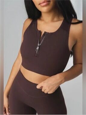 Vitality Isotope Zipper Front Sports Bra Crop Top- in Obsidian in size L